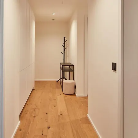Days - Designer Apts - Garage - Terrace - Easy Access Прага