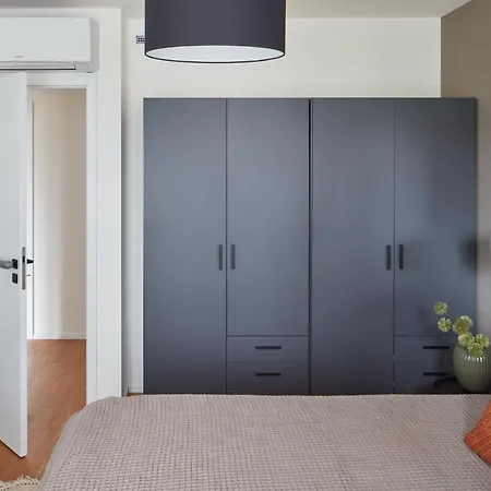 Days - Designer Apts - Garage - Terrace - Easy Access * プラハ