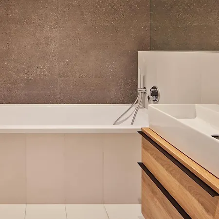Days - Designer Apts - Garage - Terrace - Easy Access Prague