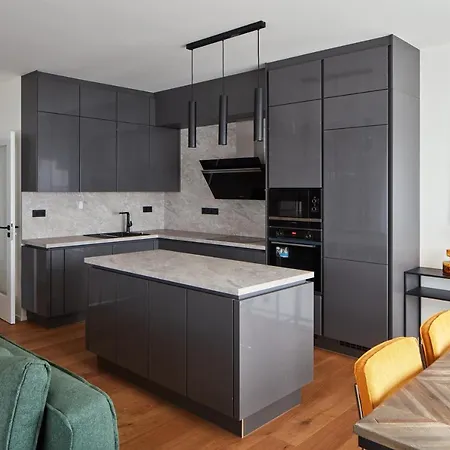 Apartment Days - Designer Apts - Garage - Terrace - Easy Access