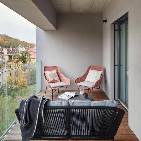 Days - Designer Apts - Garage - Terrace - Easy Access Prague