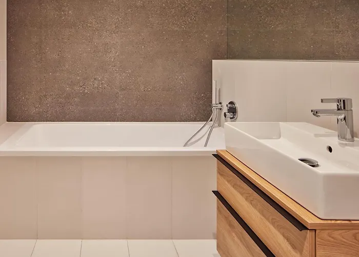 Days - Designer Apts - Garage - Terrace - Easy Access Prag